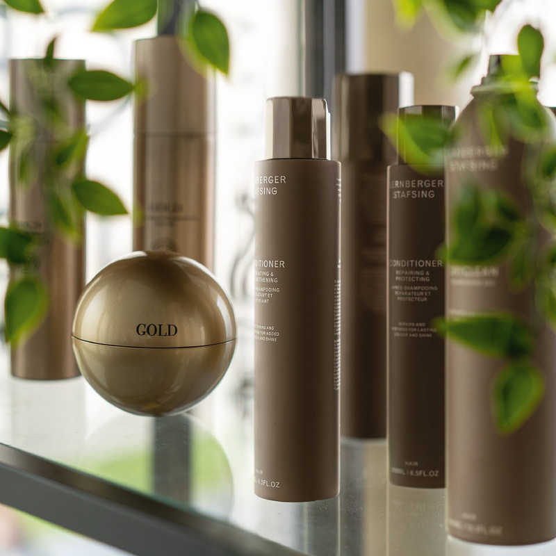 Regal mit Produkten der Marken GOLD Professional und Lernberger Stafsing.