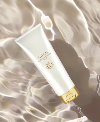 GOLD Professional Luxury Hair Masque auf heller Struktur – steht für waschen und pflegen.